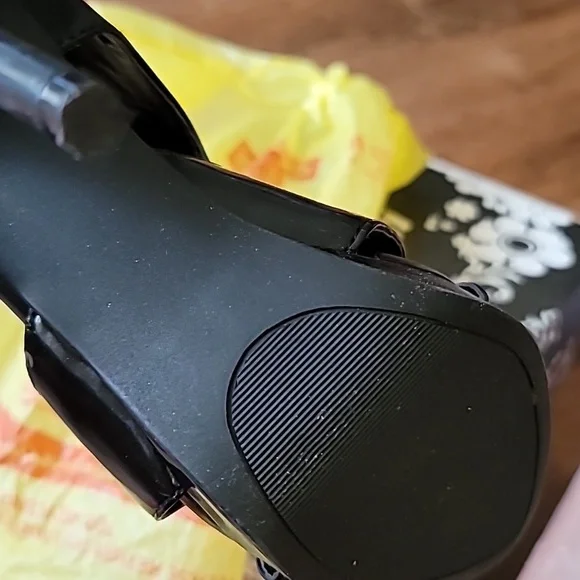 Blk platform heels - Picture 3 of 4